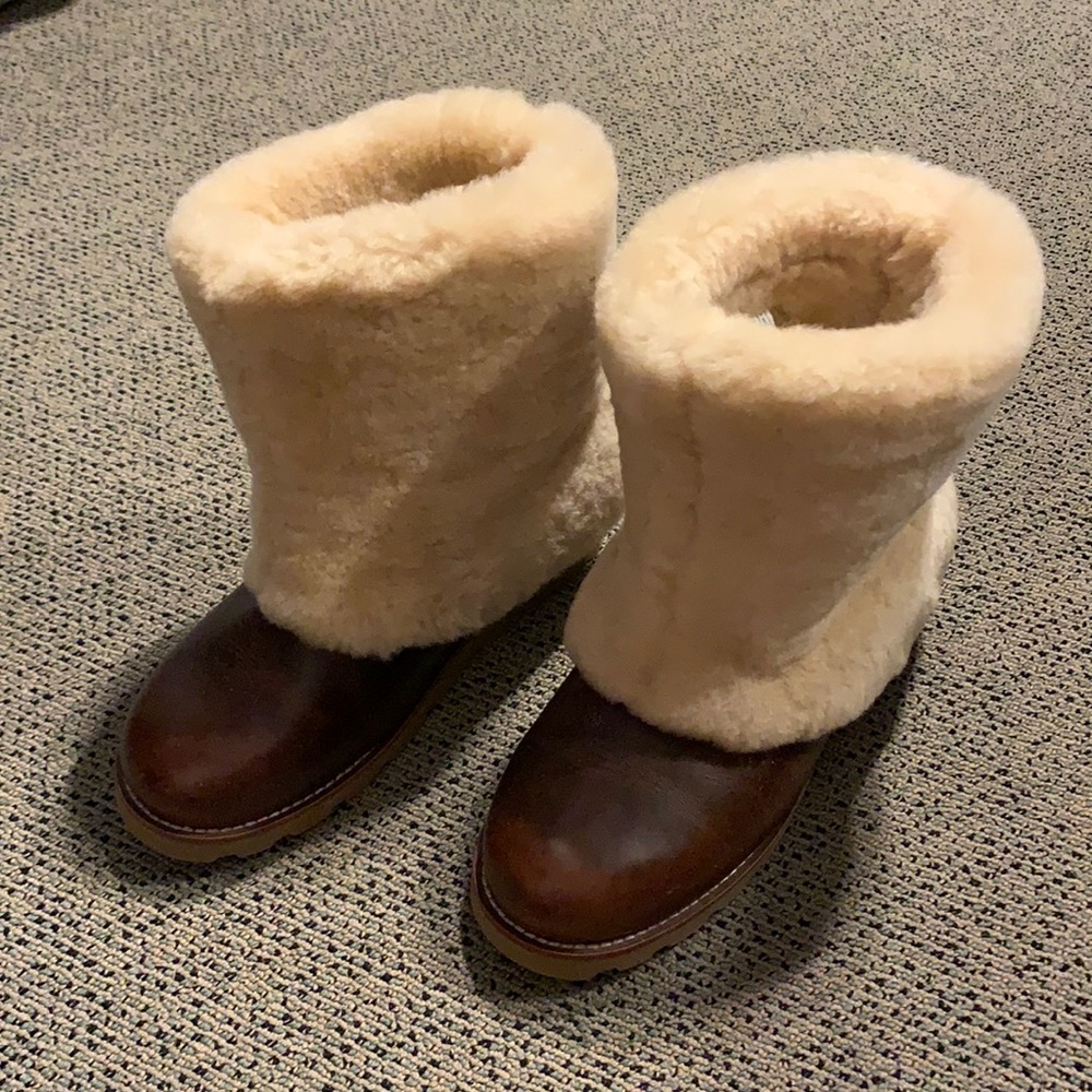Closet cleaning sale!  Brand new Uggs, size 7, fits like - 6.5.